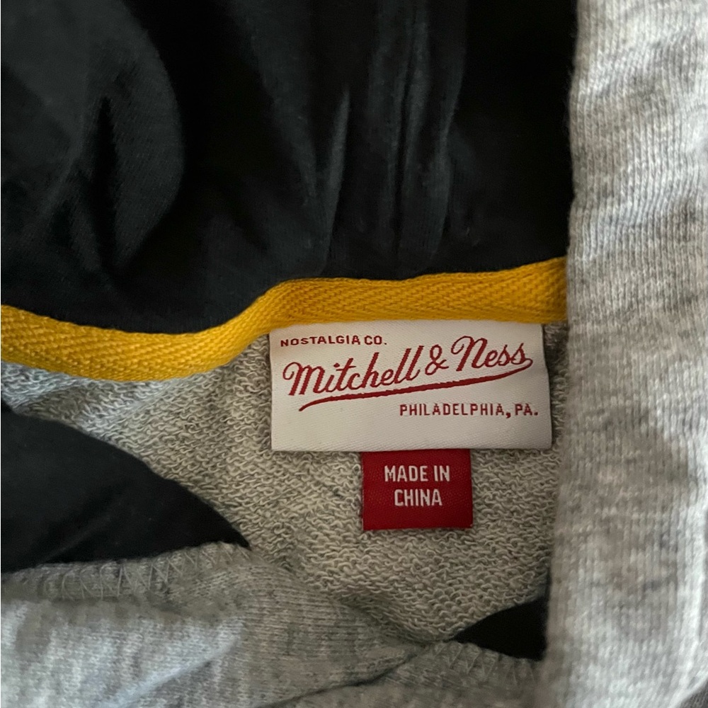 Mitchell & Ness Cooperstown Collection Pittsburgh Pirates Hoodie, Size: Medium - Picture 3 of 10